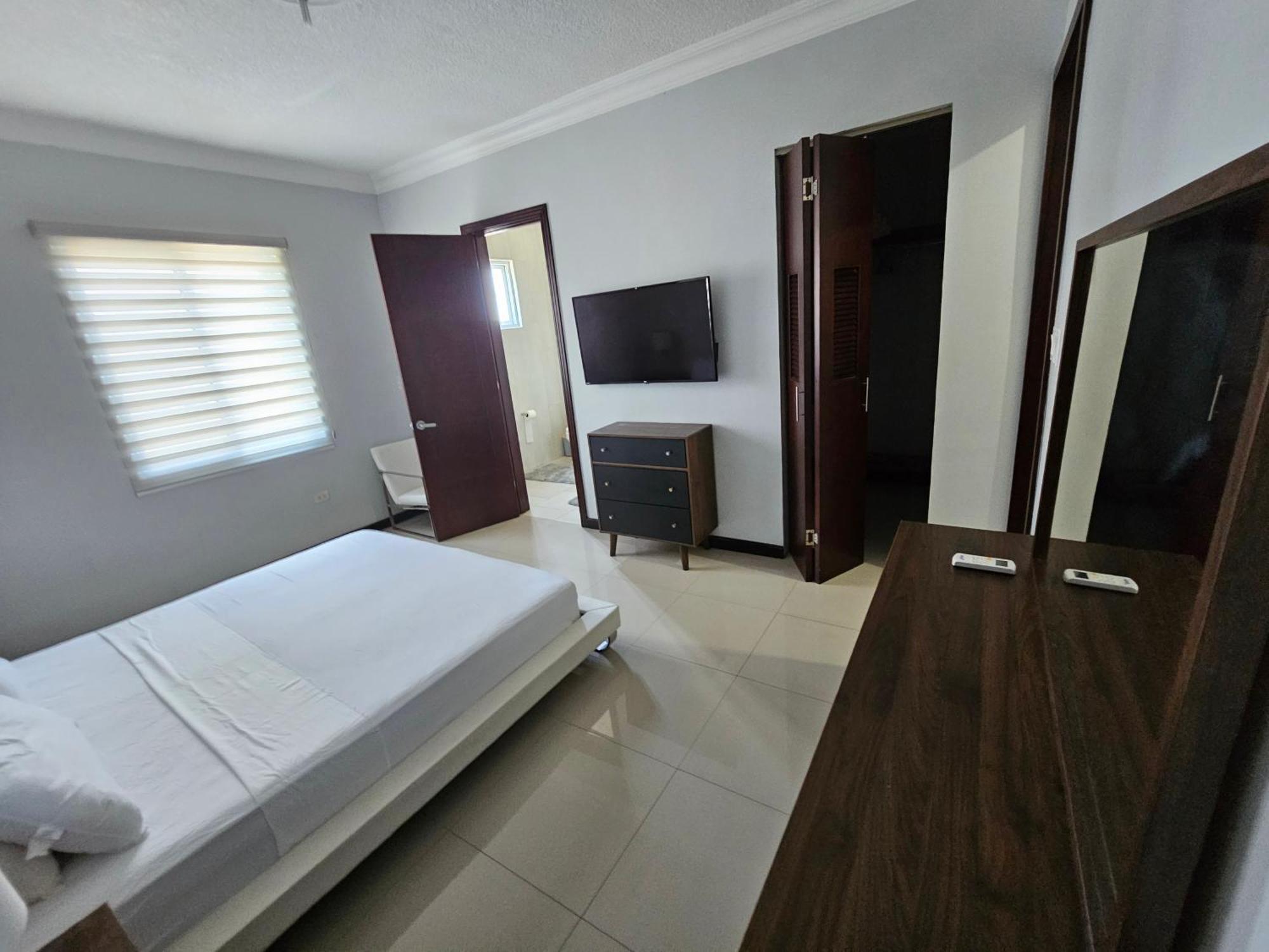 Ac Hotel Neighbors Luxury 1 Bedroom Uptown Kingston Apartment Zewnętrze zdjęcie