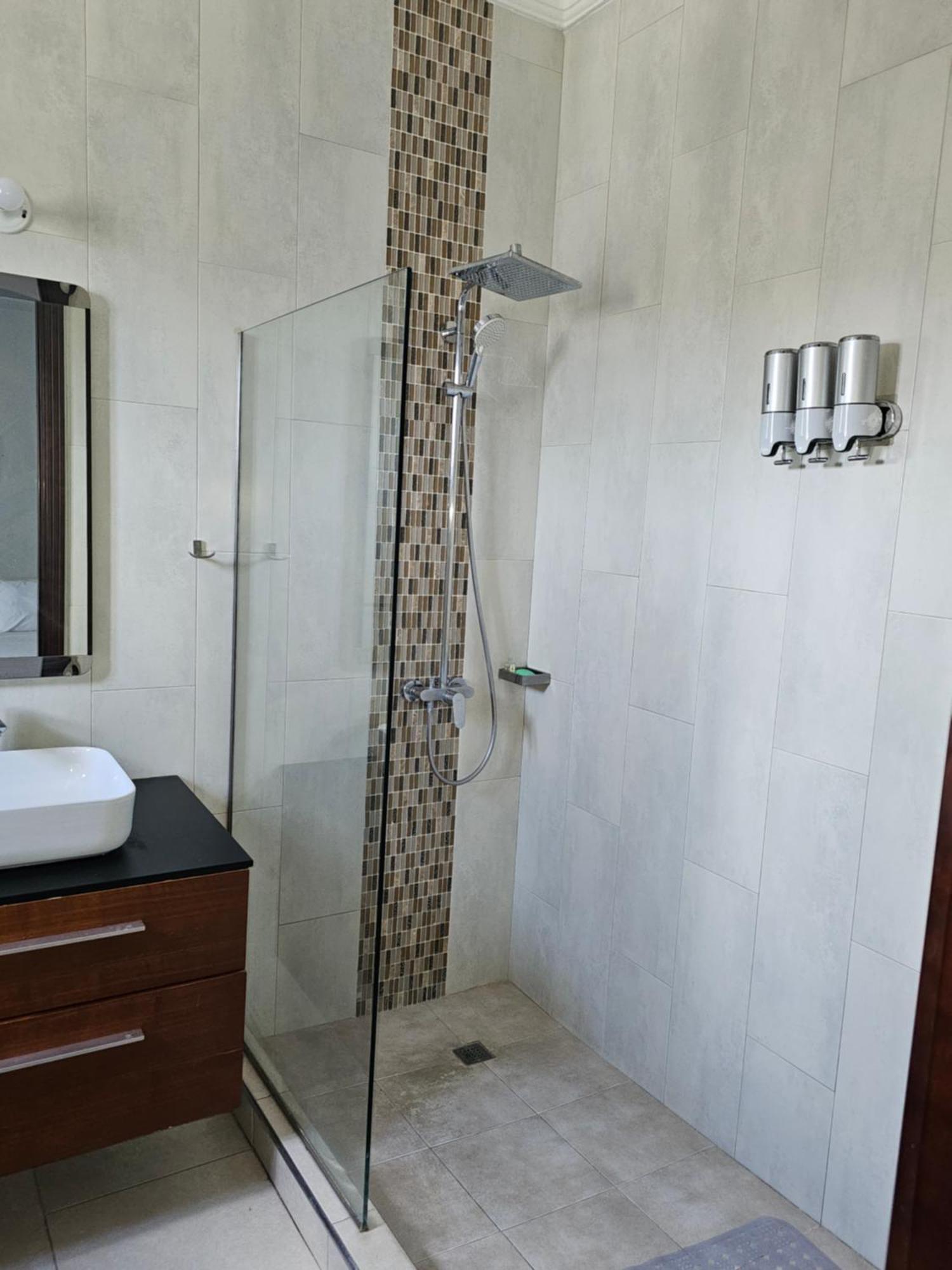 Ac Hotel Neighbors Luxury 1 Bedroom Uptown Kingston Apartment Zewnętrze zdjęcie